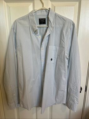 Abercrombie & Fitch Light Blue and White Striped Men's Button-Down Shirt